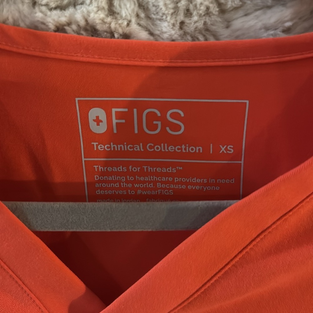 Figs Catarina Scrub Top in Fireside ๐ฅ - Picture 2 of 3
